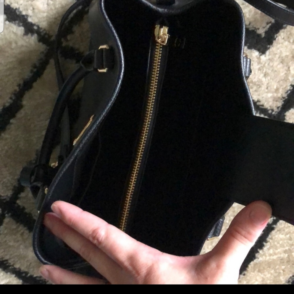 Crossbody - Picture 4 of 6